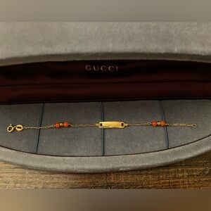 18k solid gold and coral name bar child bracelet, figaro chain, engraved 5.5”